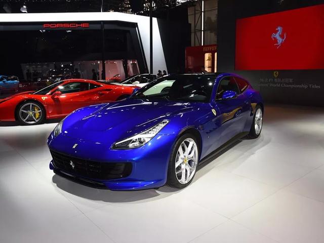 能坐四个人的法拉利，GTC4Lusso！车友：战斗气息一点也不差