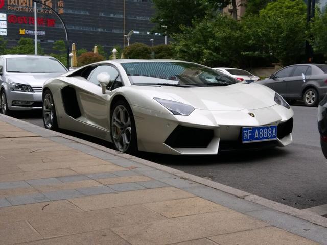 南通最出名的一部兰博基尼大牛,车牌堪称完美!