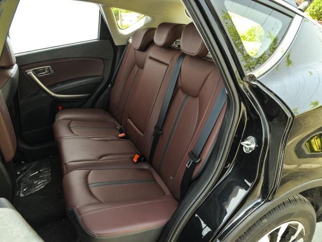 奔腾X80一款被冷落的车,搭载1.8T/2.0L动力强劲