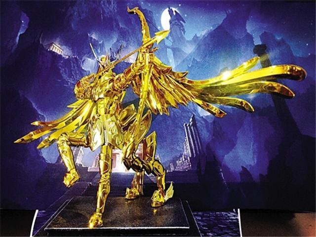 黄金圣斗士圣衣真的很奇妙!体型差异多少穿着都合适,这也太神了