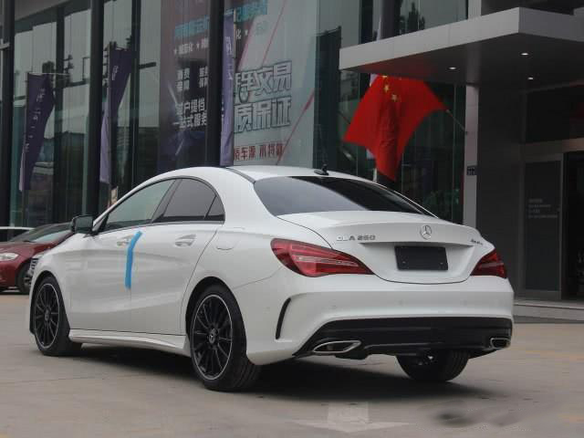 进口的奔驰小跑车,售价不到20万,颜值不低于奔驰C级