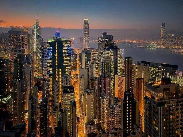 香港基本都是山窝 完全是一座山城 却发展成了国际大都市