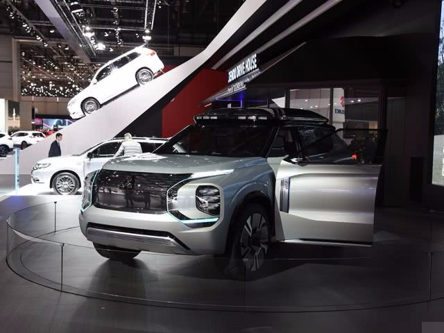 三菱新车霸气现身，6座布局，配四驱，车友：不火不行