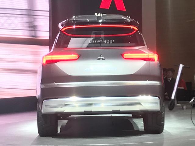 三菱发布全新SUV，造型科幻，搭混动系统，尺寸比奥迪Q5L还大