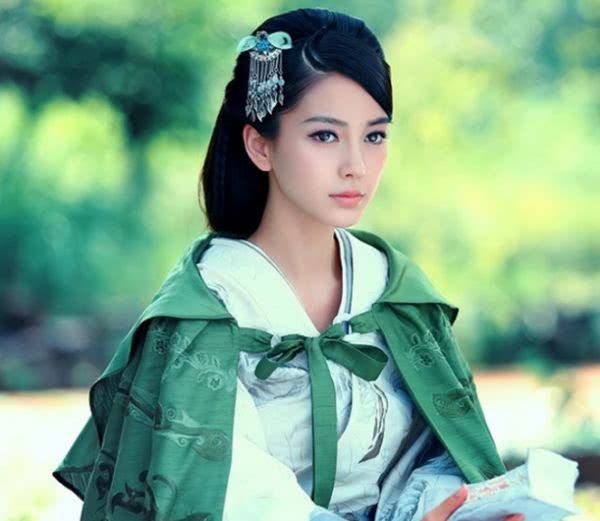 从头绿到脚的古装女子,白飞飞戴叶子也很美,杨颖是披着绿地毯吧