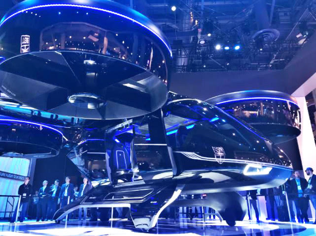 CES2019展览会上的一辆车,安装六个旋翼,能在