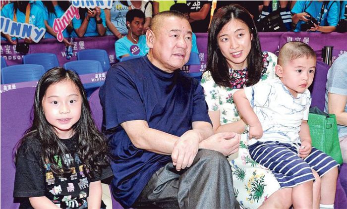 香港最不幸的女富二代：千亿资产未分得一分，今36岁还没嫁出去