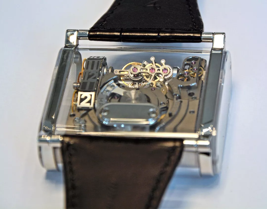 比钛金属还要轻4倍的黑科技,让大腕表轻若鸿毛