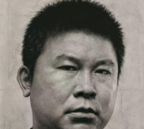 每年画700幅头像，画了17年，80后写实素描，让60后冷军赞不绝口