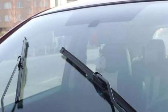 白开十年车了，原来车窗玻璃还有“隐藏功能”，聪明人天天都在用