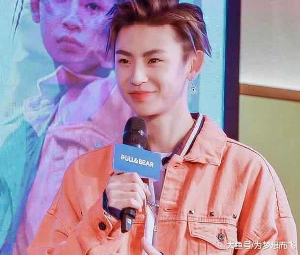 小鬼王琳凯疑似公布恋情? 而他却做出这种举动