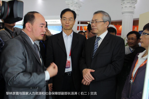 黎林彦震成为首位马来西亚华裔在中国获得工作