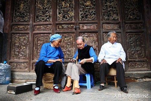 正文        4,云南六一村在我国的封建时期,女性被要求裹脚,成三寸