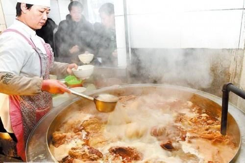 洛阳著名的马杰山牛肉汤是这样熬出来的