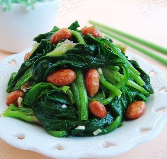 这样做凉拌菠菜花生米,味道杠杠的,一上桌就抢光了
