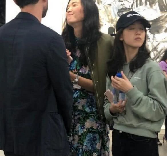 网曝刘强东奶茶妹妹即将宣布离婚?京东官方辟