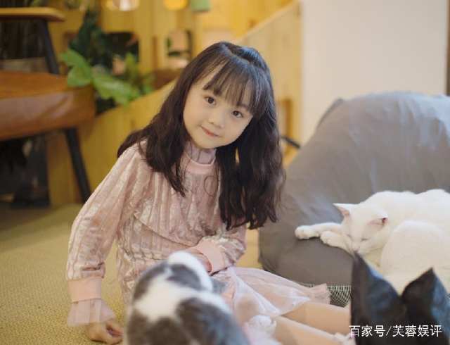 原以为7岁的阿拉蕾已经够美了,遇到小山竹才知道"从小