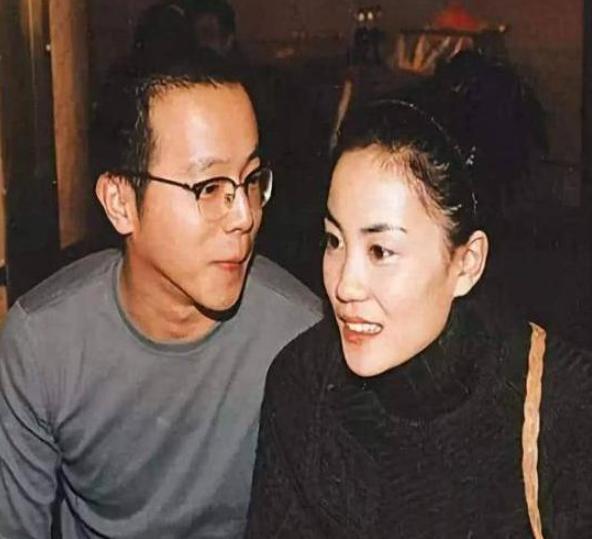 离婚这么多年，王菲前夫窦唯用6个字评价王菲的人品，令人唏嘘！