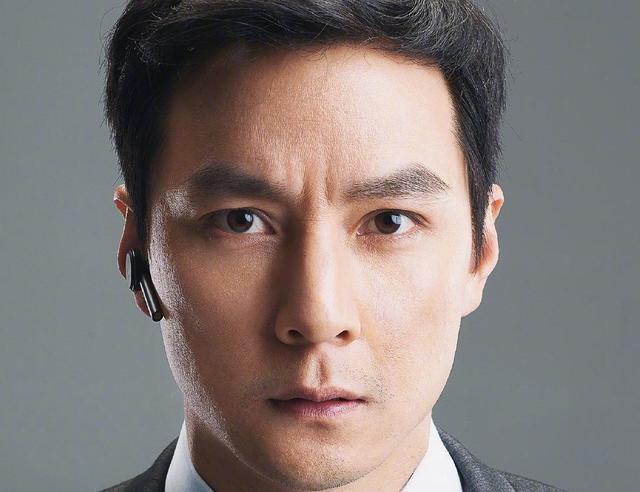 吴彦祖送女儿上学,6岁吴斐然正面照曝光,长得帅的男人