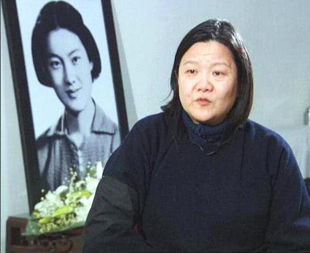 陈凯歌“前妻”，背景显赫却有3段婚姻，今57岁头发花白却被羡