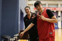 中国女篮为李月汝刘佳岑庆生