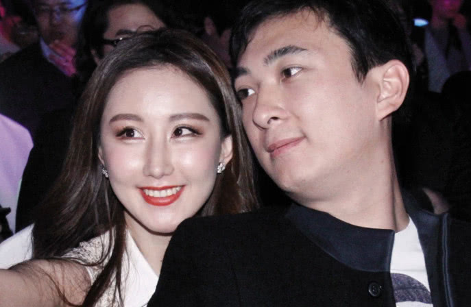 王思聪花两亿都请不动,这位女主播啥身份?看到照片网友懂了!
