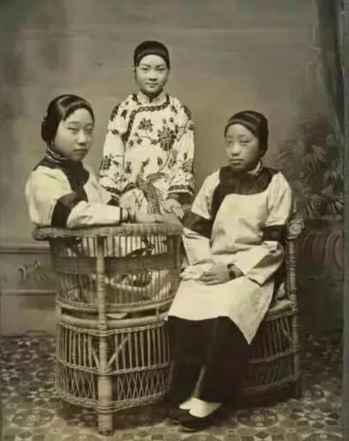 古代的青楼女子真的美吗?看完这些老照片瞬间不淡定了