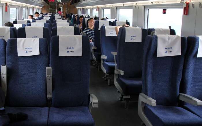 高铁霸座男被限制乘坐火车,网友:带着你的轮椅