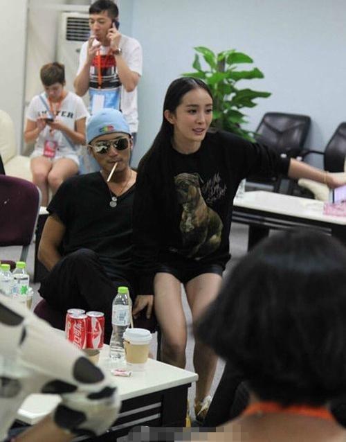 谢霆锋亲自辟谣与杨幂恋情:神经!我和王菲好得