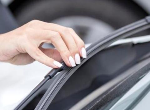 雨刮器“刮不干净”，还有异响？修车师傅教你几招