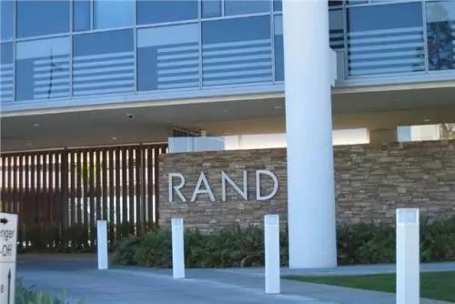 美国军事战争能力超强但政治战争能力不行,该