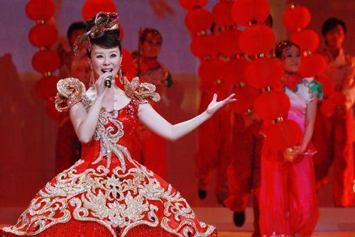 著名女歌唱家祖海，嫁给大37岁老板，如今被抛弃