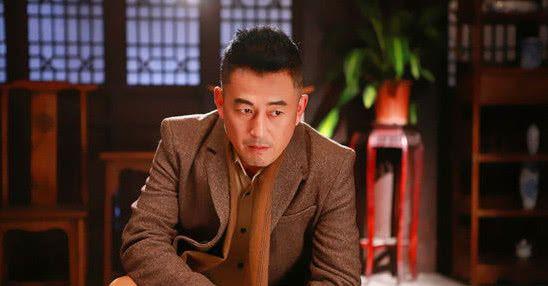53岁王志飞近照：两任女友小他十多岁，反对儿子唱歌女儿才三岁！