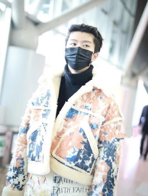 范丞丞换新发型,花哨外套配乞丐裤太短发,大潮流女生欧美图片