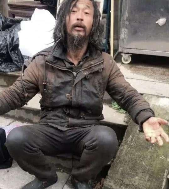流浪大师沈先生走红,背后真相另有原因