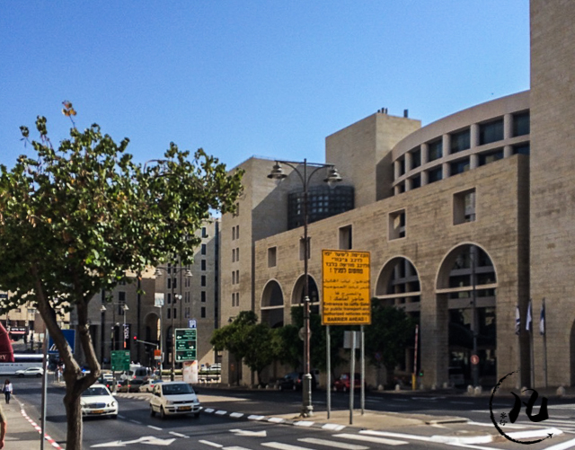 犹太人在这里建都，没有一个国家承认，他们却认为符合圣经