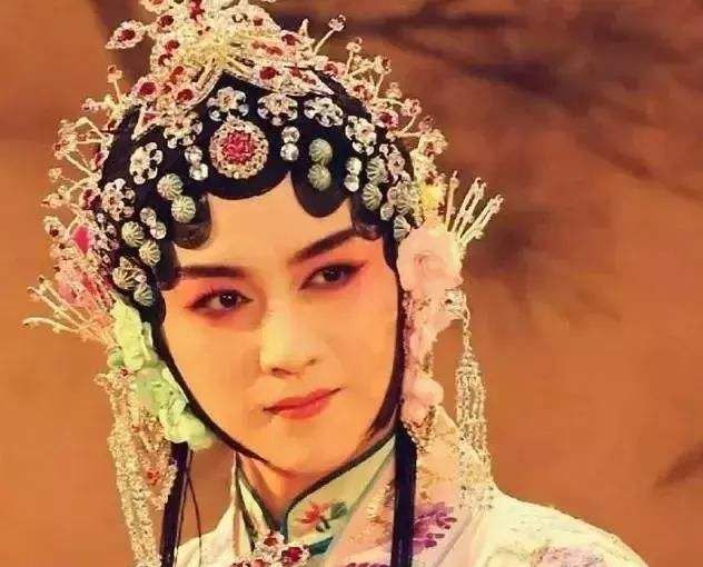 颜值高的巅峰就是“雌雄同体”,看到他们的造型,瞬间懂了