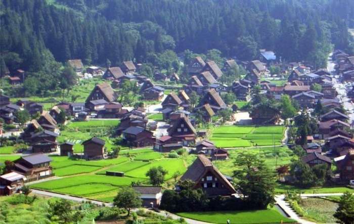 日本农村干净整洁, 姑娘穿着打扮朴素!