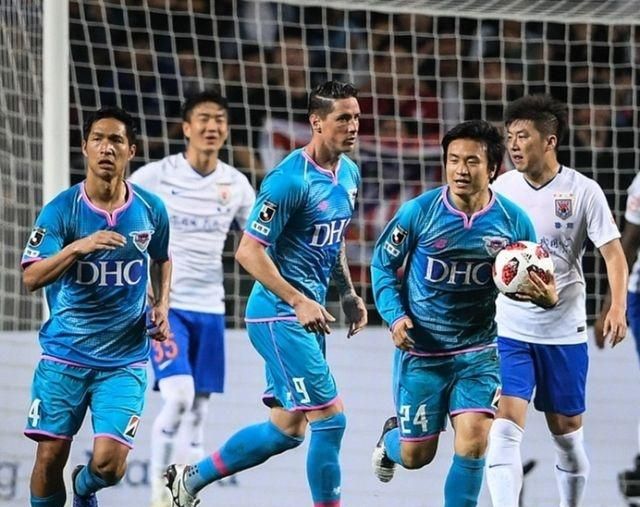 香港球迷帮日本球队狂嘘鲁能!王大雷专治不服