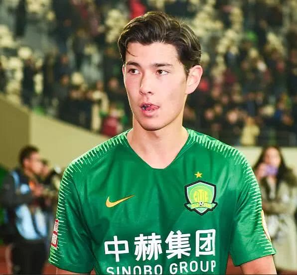 侯永永一战被打回原形,国足球迷:我们白归化了