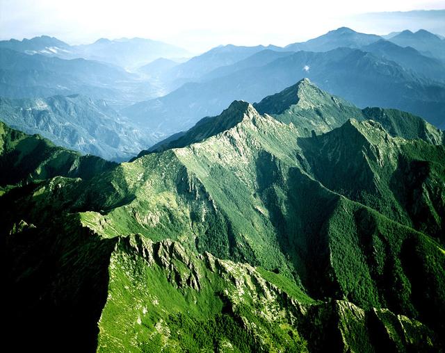 中国东部最高的山,不在浙江也不在福建,而是在一座岛上!