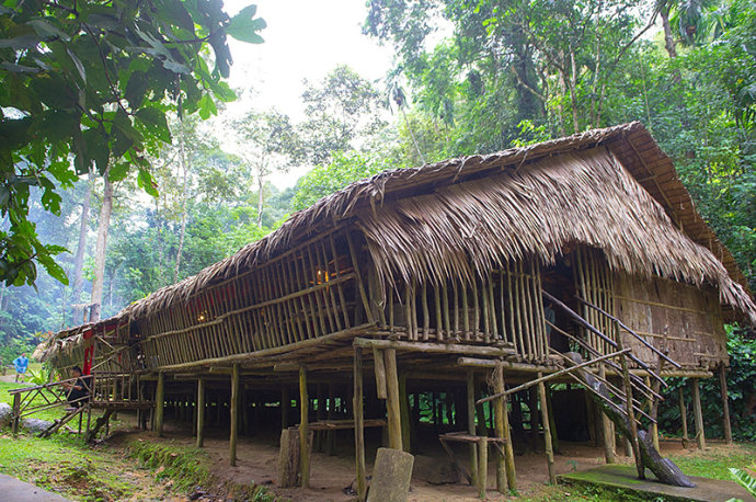 沙巴·住简陋茅草屋的原始部落居然有这么多帅哥美女