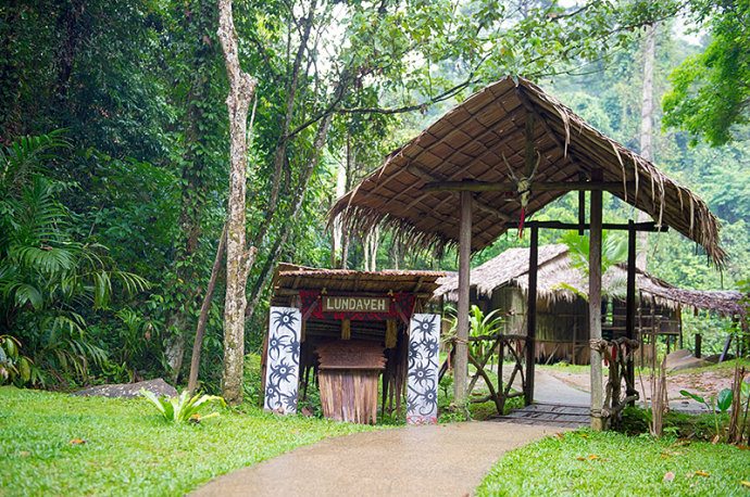 沙巴·住简陋茅草屋的原始部落居然有这么多帅哥美女