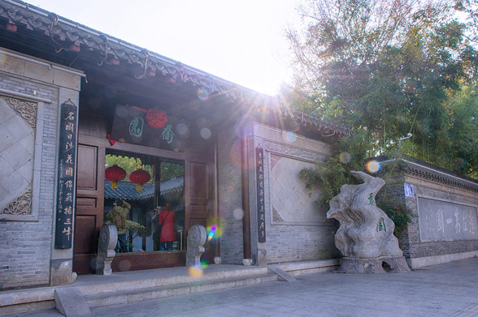 隐藏在<a href='http://travel.sina.com.cn/taizhou_taixingrenmingongyuan-lvyou/?from=b-keyword' target='_blank'>泰州</a>繁华闹市的私宅大院,连梅兰芳都曾来住过!