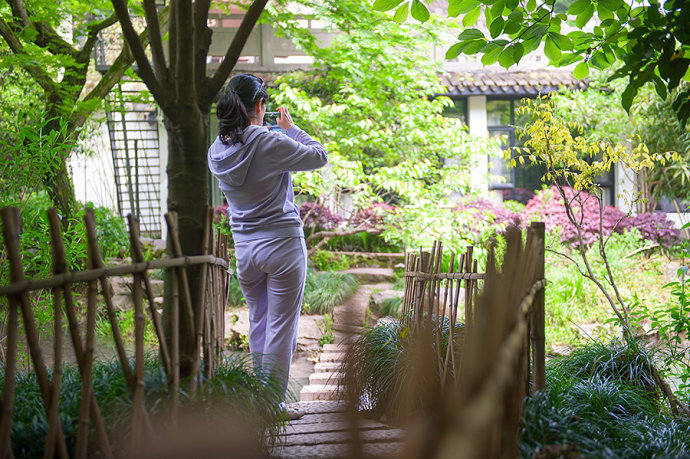 <a href='http://www.fwkvn.com.cn/hangzhou-lvyou/?from=b-keyword' target='_blank'><em>杭州</em></a>有个江南小九寨,阳春三月竟如深秋般绚烂