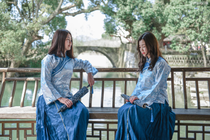 一棵老樟树守护<a href='http://travel-sina-com-cn.abcpastor.com/shangrao_wuyuan-lvyou/?from=b-keyword' target='_blank'>婺源</a><a href='http://travel-sina-com-cn.abcpastor.com/shangrao_yantian_13024-lvyou/?from=b-keyword' target='_blank'>严田</a>古村1600多年,如今成为该村旅游形象代言
