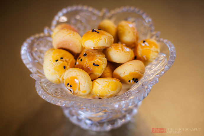 传说中的<a href='http://travel.sina.com.cn/xinjiang-lvyou/?from=b-keyword' target='_blank'>新疆</a>库车大馕,车轮大的馕4元一个