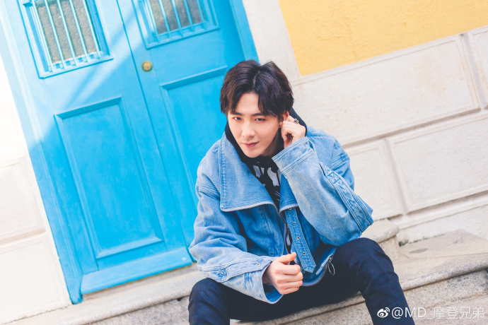 明星合影有风险 王源被拉扯 李晨动手 SNH48收费 刘宇宁收8千?