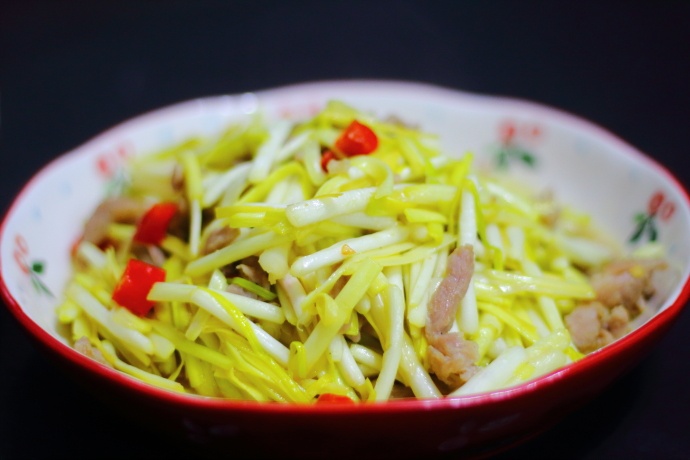 一分钟就学会的蒜黄炒肉,做法简单又美味,特别适合上班簇 一分钟就学会的蒜黄炒肉,做法简单又美味,特别适合上班簇