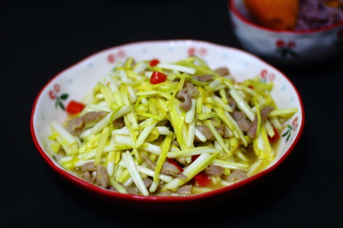 一分钟就学会的蒜黄炒肉,做法简单又美味,特别适合上班簇 一分钟就学会的蒜黄炒肉,做法简单又美味,特别适合上班簇